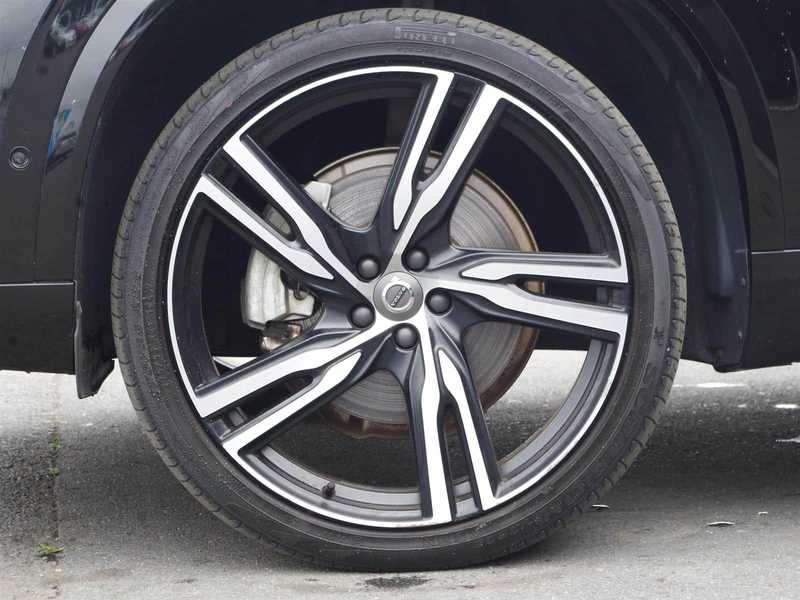 カタログ画像：ＸＣ９０（XC90） Ｔ８ ツインエンジン ＡＷＤ エクセレンス 2018年8月 DLA-LB420XCPA 2000cc オニキスブラックメタリック 燃費13.7km / l タイヤ