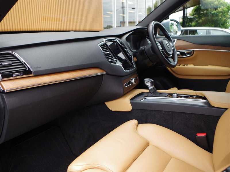 カタログ画像：ＸＣ９０（XC90） Ｔ８ ツインエンジン ＡＷＤ エクセレンス 2018年8月 DLA-LB420XCPA 2000cc 燃費13.7km / l フロント