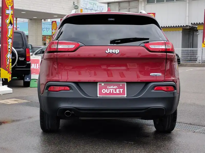 カタログ画像：ジープ・チェロキー（JEEP CHEROKEE） ロンジチュード 2015年4月 ABA-KL24P 2400cc ディープチェリーレッド クリスタルパールコート 燃費8.6km / l バック