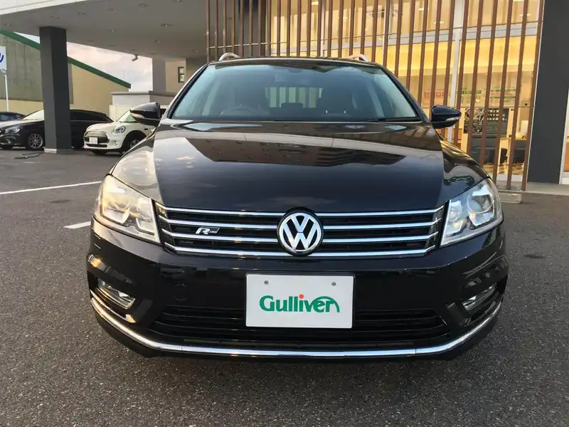 カタログ画像：パサートヴァリアント（PASSAT VARIANT） Ｒラインエディション 2015年1月 DBA-3CCAX 1400cc ディープブラックパールエフェクト 燃費17.6km / l フロント