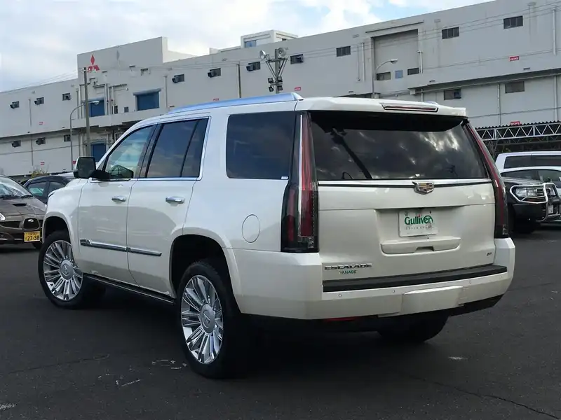 カタログ画像：キャデラックエスカレード（CADILLAC ESCALADE） エスカレード プラチナム 2015年2月 6200cc ホワイト・ダイヤモンドトリコート バック