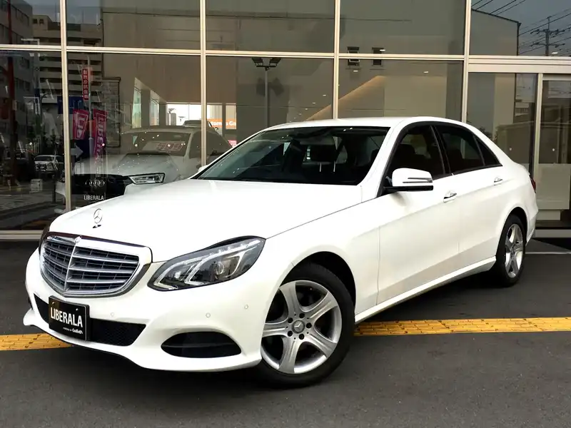 カタログ画像：Ｅクラス（E-CLASS） Ｅ２５０ 2014年4月 RBA-212036C 2000cc ポーラーホワイト（Ｓ） 燃費15.5km / l フロント