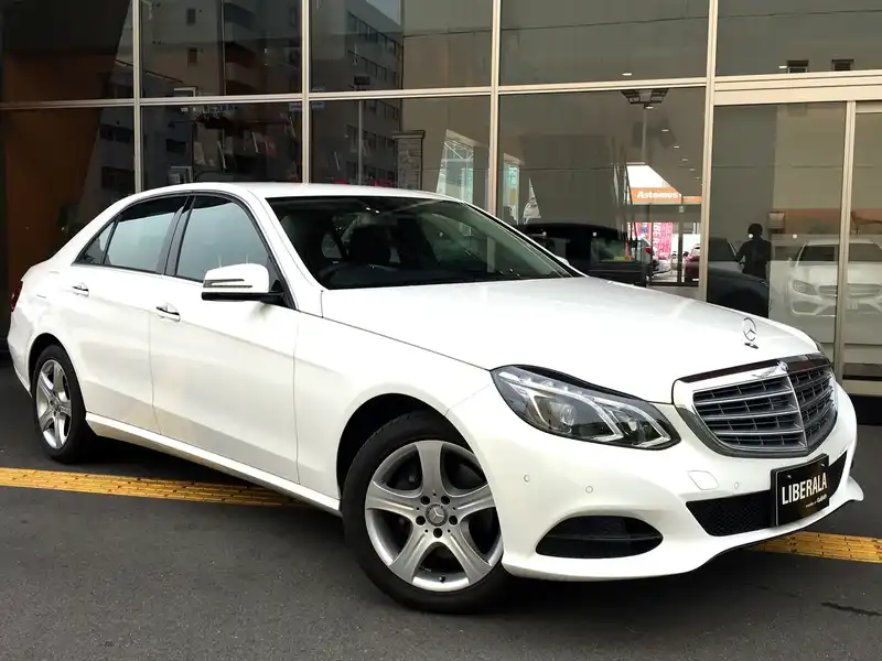 カタログ画像：Ｅクラス（E-CLASS） Ｅ２５０ 2013年5月 RBA-212036C 2000cc ポーラーホワイト（Ｓ） 燃費15.5km / l メイン