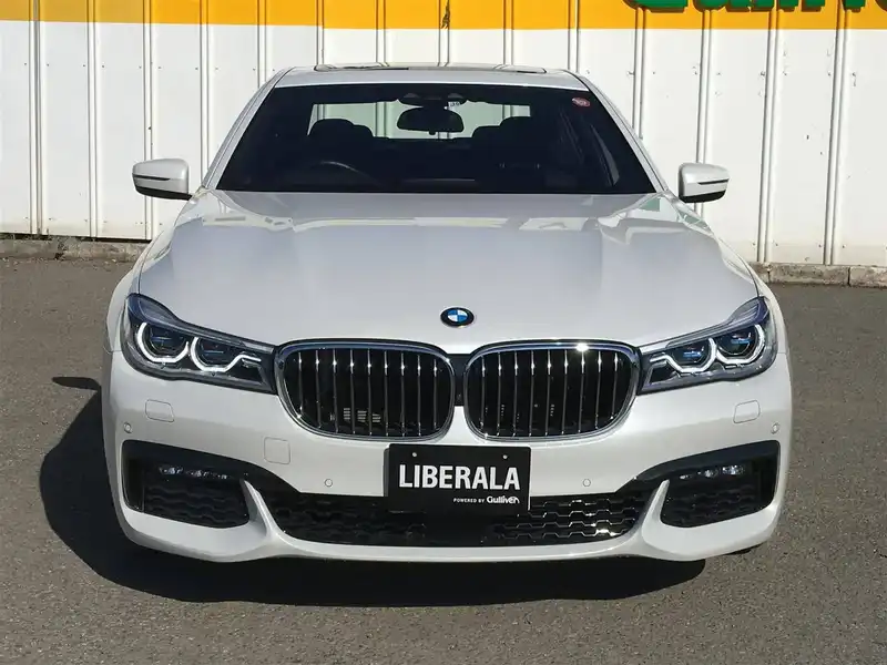 カタログ画像：７シリーズ（7 SERIES） ７４０ｄ ｘＤｒｉｖｅ Ｍスポーツ 2017年8月 LDA-7C30 3000cc アルピン・ホワイトⅢ（ソリッド・カラー）orミネラル・ホワイト（メタリック・カラー） 燃費15.4km / l フロント