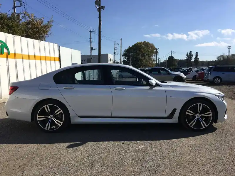 カタログ画像：７シリーズ（7 SERIES） ７４０ｄ ｘＤｒｉｖｅ Ｍスポーツ 2018年1月 LDA-7C30 3000cc アルピン・ホワイトⅢ（ソリッド・カラー）orミネラル・ホワイト（メタリック・カラー） 燃費15.4km / l 外装