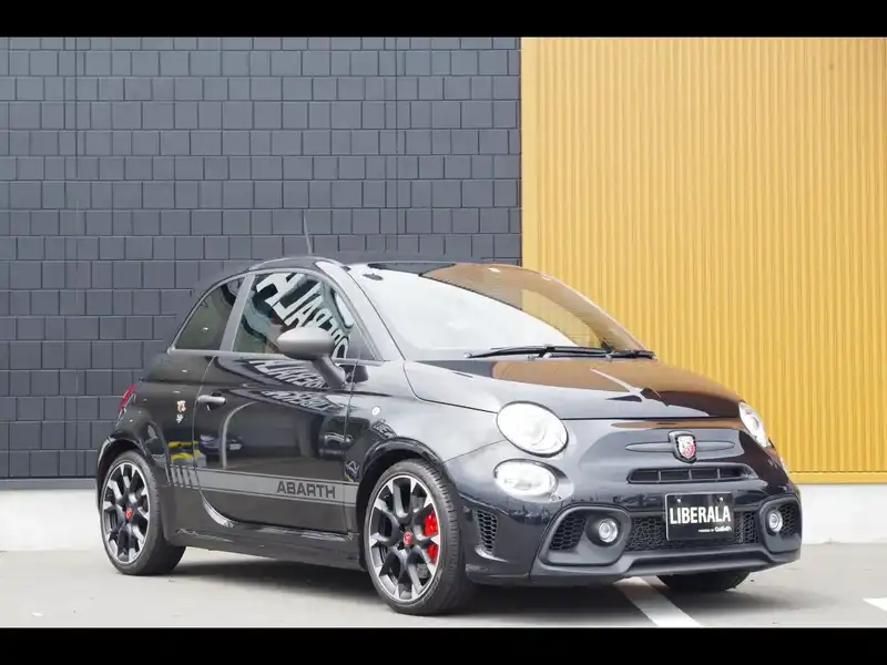 カタログ画像：アバルト５９５（ABARTH 595） コンペティツィオーネ 2018年9月 ABA-31214T 1400cc ネロスコルピオーネ 燃費13.4km / l メイン（その他）