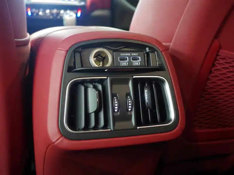 カタログ画像：レヴァンテ（LEVANTE） ＧＴペッレ イントレッチァータ 2022年12月 7AA-MLE20 2000cc ビアンコ 内装