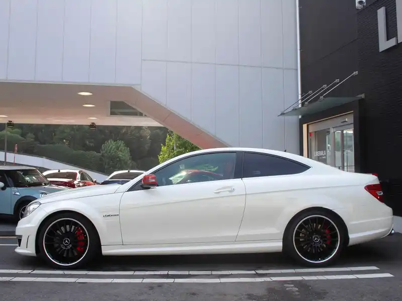 カタログ画像：Ｃクラス（C-CLASS） Ｃ６３ ＡＭＧクーペ 2012年7月 CBA-204377 6300cc ポーラーホワイト（Ｓ） 燃費7.1km / l 外装