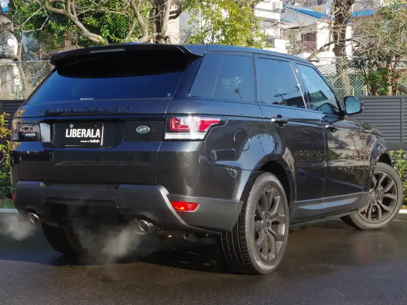 カタログ画像：レンジローバースポーツ（RANGE ROVER SPORT） オートバイオグラフィーダイナミック 2016年7月 ABA-LW5SA 5000cc サントリーニ・ブラック（メタリック） 燃費7.3km / l バック