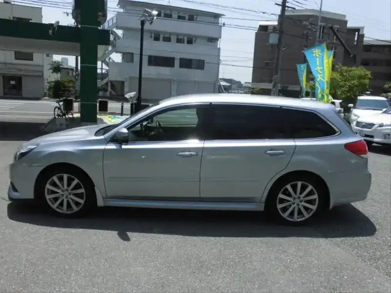 カタログ画像：レガシィツーリングワゴン（LEGACY TOURING WAGON） ２．５ｉアイサイト Ｓパッケージ 2013年5月 DBA-BRM 2500cc アイスシルバー・メタリック 燃費12.4km / l 外装