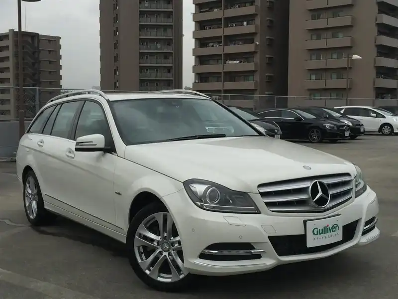 カタログ画像：Ｃクラスステーションワゴン（C-CLASS STATIONWAGON） Ｃ２００ ブルーエフィシェンシー ステーションワゴン アバンギャルド 2012年7月 DBA-204248 1800cc ダイヤモンドホワイト（Ｍ） 燃費13.6km / l メイン（その他）