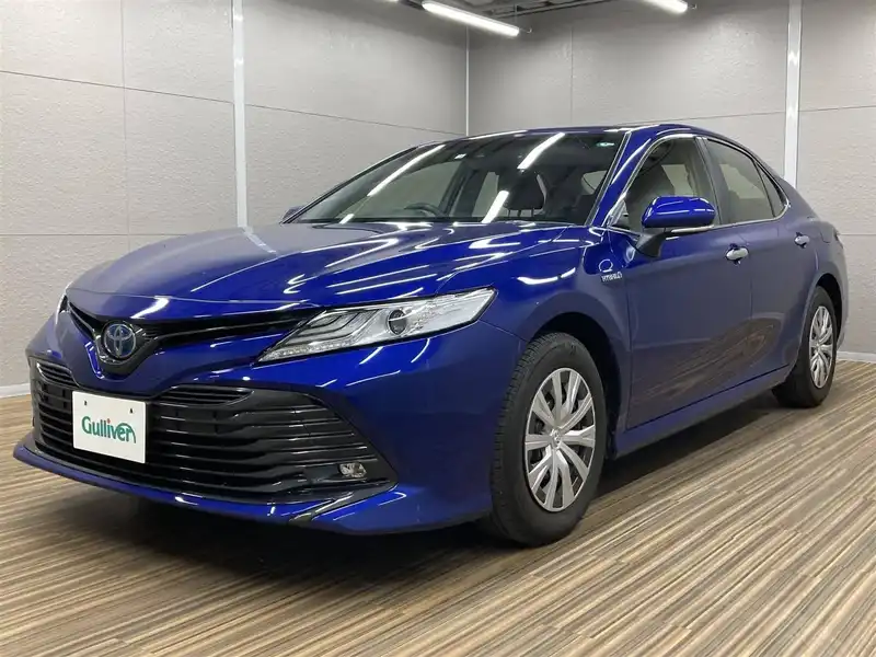 カタログ画像：カムリ（CAMRY） Ｘ 2017年7月 DAA-AXVH70 2500cc ダークブルーマイカメタリック 燃費33.4km / l フロント