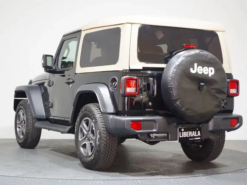 10130220 | カタログ画像：ジープ・ラングラー（JEEP WRANGLER） ブラック＆タン 2020年7月 ABA-JL36S 3600cc ブラッククリアコート バック