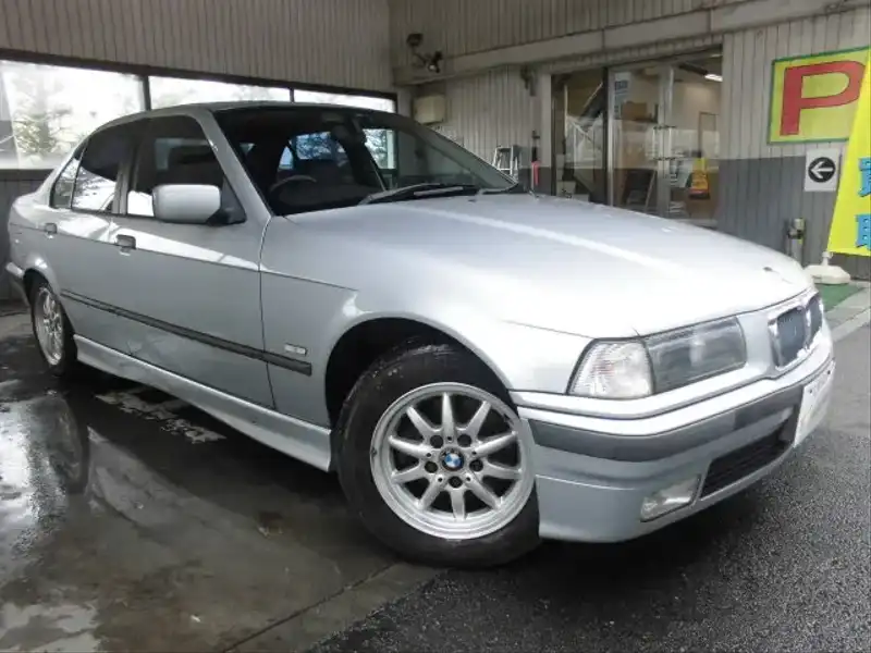 カタログ画像：３シリーズ（3 SERIES） ３１８ｉ 1992年9月 E-CA18 1800cc メイン