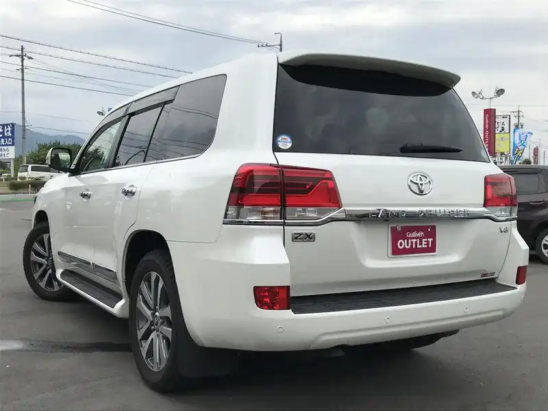 カタログ画像：ランドクルーザー（LAND CRUISER） ＺＸ 2015年8月 CBA-URJ202W 4600cc ホワイトパールクリスタルシャイン 燃費6.7km / l バック