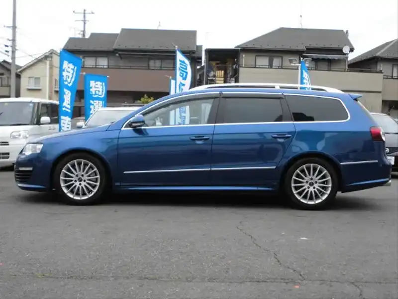 カタログ画像：パサートヴァリアント（PASSAT VARIANT） Ｒ３６ 2009年10月 ABA-3CBWSF 3600cc ビスケーブルーパールエフェクト 燃費9.9km / l  外装