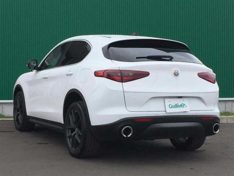 カタログ画像：ステルヴィオ（STELVIO） ２．０ターボ Ｑ４モノクロームエディション 2019年8月 ABA-94920 2000cc アルファ ホワイト 燃費11.8km / l バック