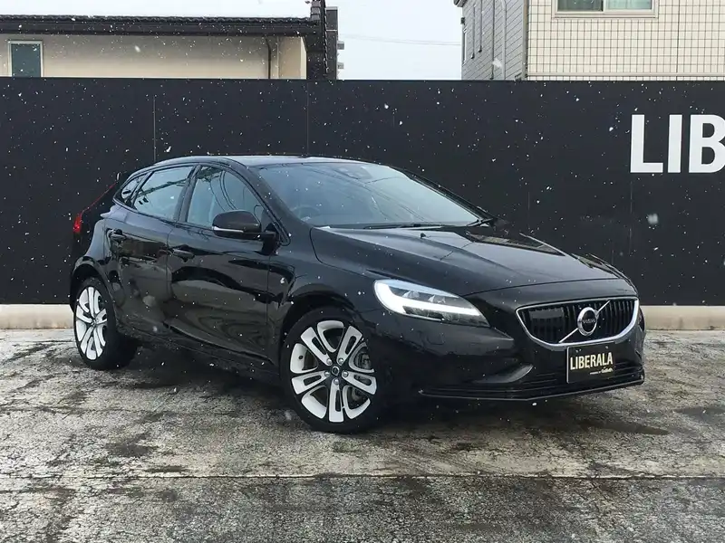 カタログ画像：Ｖ４０（V40） Ｄ４ ダイナミックエディション 2018年8月 LDA-MD4204T 2000cc ブラック 燃費20.0km / l メイン