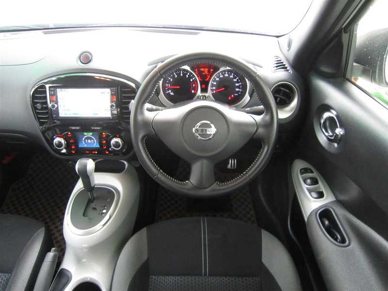 カタログ画像：ジューク（JUKE） １６ＧＴ ＦＯＵＲ パーソナライゼーション 2014年9月 CBA-NF15 1600cc ブリリアントホワイトパール（３Ｐ） 燃費13.4km / l 内装