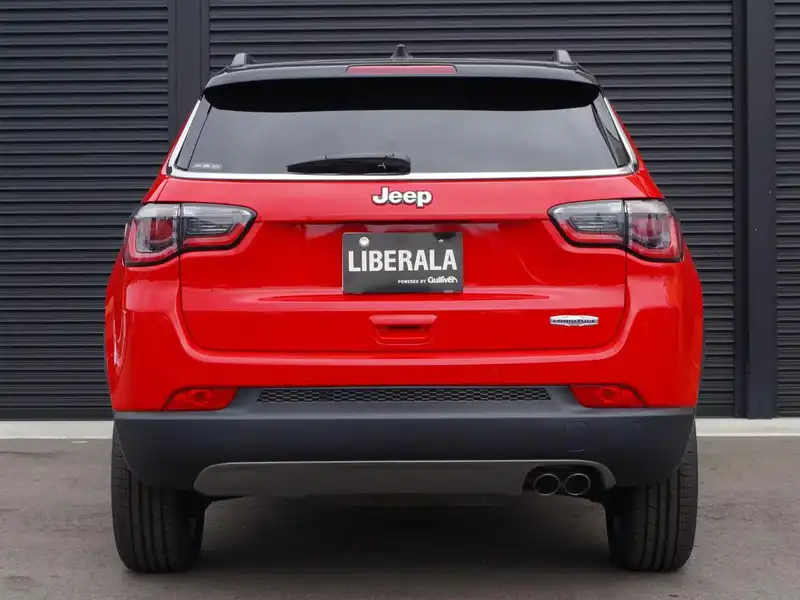 カタログ画像：ジープ・コンパス（JEEP COMPASS） ロンジチュード 2019年10月 ABA-M624 2400cc エグゾティカレッドクリアコート 燃費11.9km / l バック