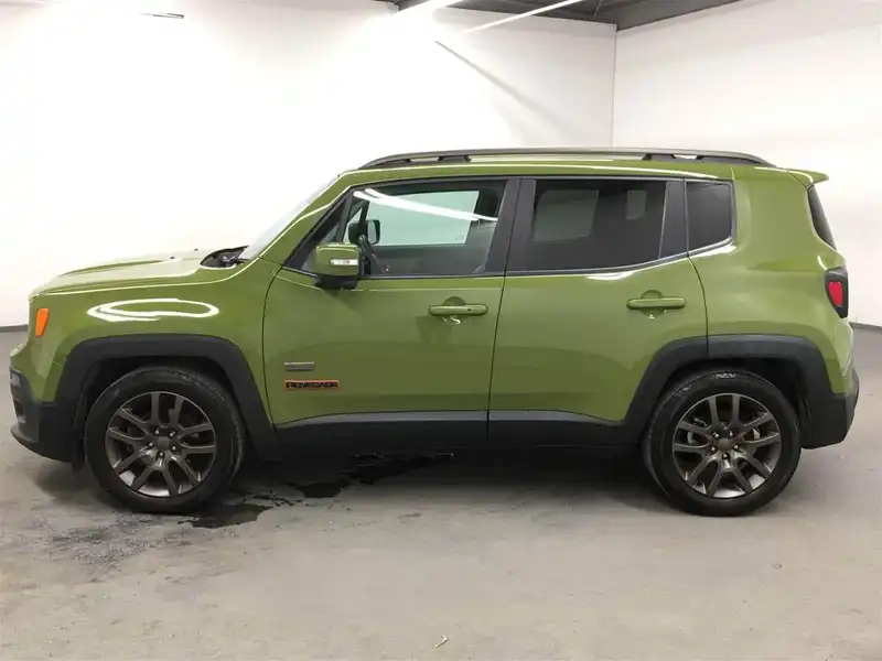 カタログ画像：ジープ・レネゲード（JEEP RENEGADE） ７５ｔｈアニバーサリーエディション 2016年5月 ABA-BU14 1400cc ジャングルグリーンクリアコート 燃費14.6km / l 外装