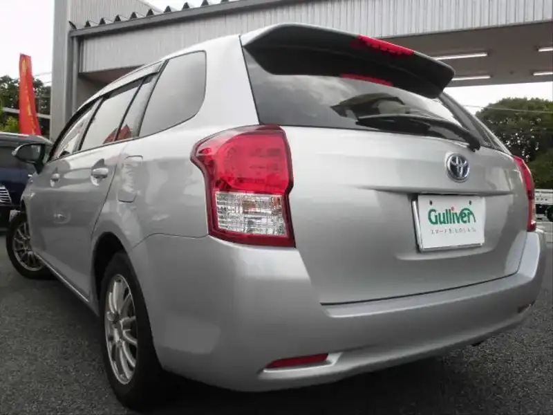 カタログ画像：カローラフィールダー（COROLLA FIELDER） ハイブリッドＧ 2014年4月 DAA-NKE165G 1500cc シルバーメタリック 燃費33.0km / l バック