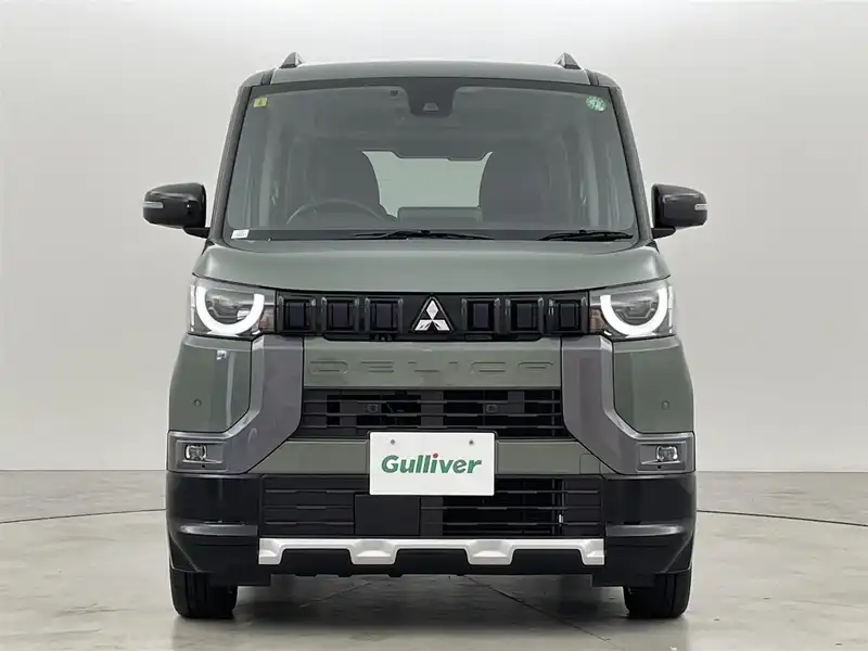 カタログ画像：デリカミニ（DELICA MINI） Ｔ プレミアム 2023年5月 4AA-B35A 660cc アッシュグリーンメタリック×ブラックマイカorアッシュグリーンメタリック 燃費19.2km / l フロント