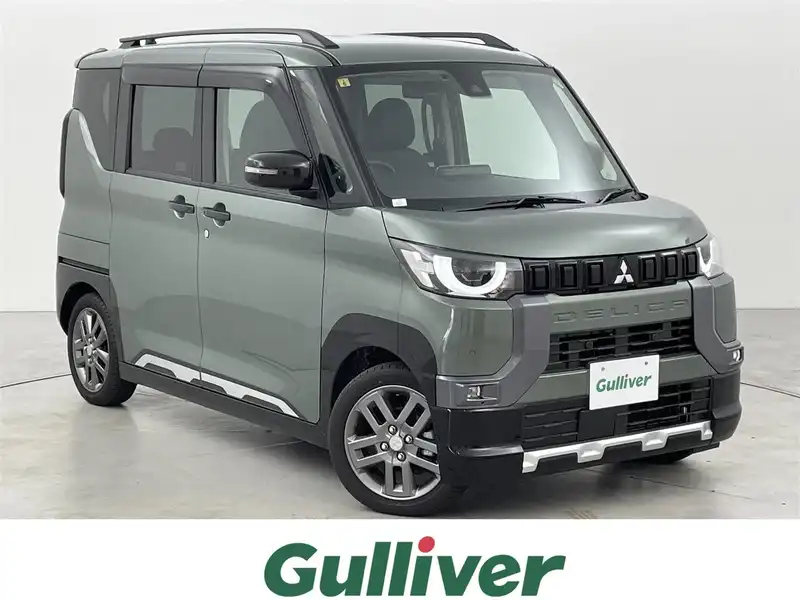 カタログ画像：デリカミニ（DELICA MINI） Ｔ プレミアム 2023年5月 4AA-B35A 660cc アッシュグリーンメタリック×ブラックマイカorアッシュグリーンメタリック 燃費19.2km / l メイン