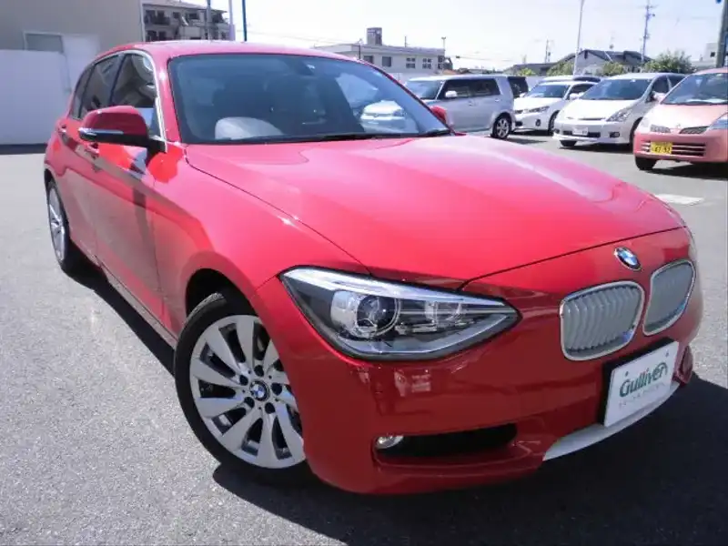 カタログ画像：１シリーズ（1 SERIES） １２０ｉ スタイル 2013年8月 DBA-1A16 1600cc クリムゾン・レッド（ソリッド・カラー） 燃費16.6km / l メイン（その他）