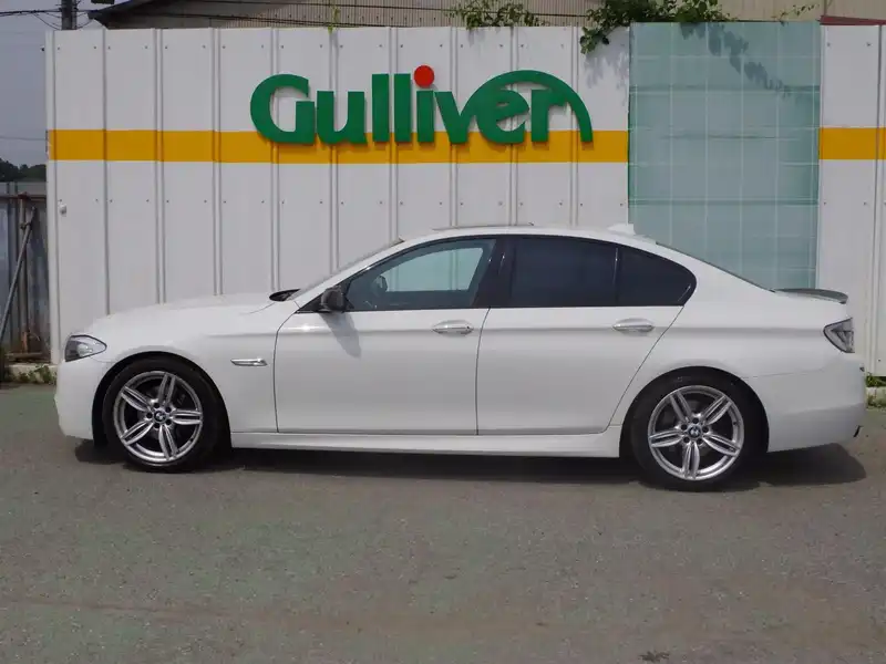 カタログ画像：５シリーズ（5 SERIES） ５２８ｉ Ｍスポーツパッケージ 2010年3月 DBA-FR30 3000cc アルピン・ホワイトⅢ 燃費10.4km / l 外装