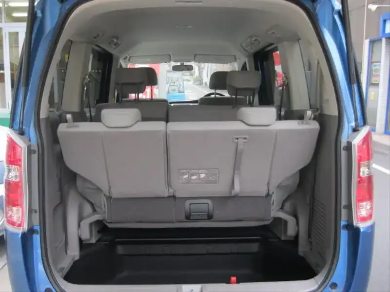 カタログ画像：ステップワゴン（STEPWAGON） Ｇ Ｌパッケージ 2009年10月 DBA-RK2 2000cc アオゾラブルー・メタリック 燃費12.6km / l  内装