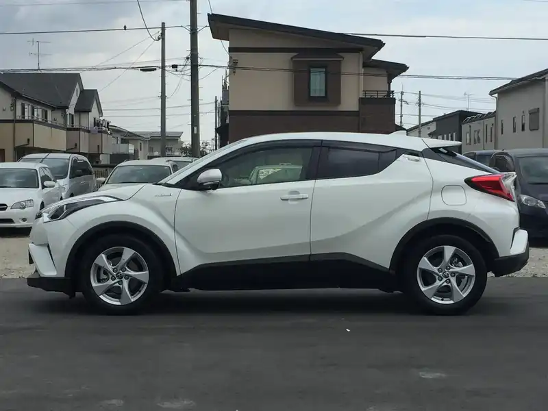 10115535 | カタログ画像：Ｃ－ＨＲ（C-HR） Ｓ 2018年5月 DAA-ZYX10 1800cc ホワイトパールクリスタルシャインorブラック×ホワイトパールクリスタルシャイン 外装