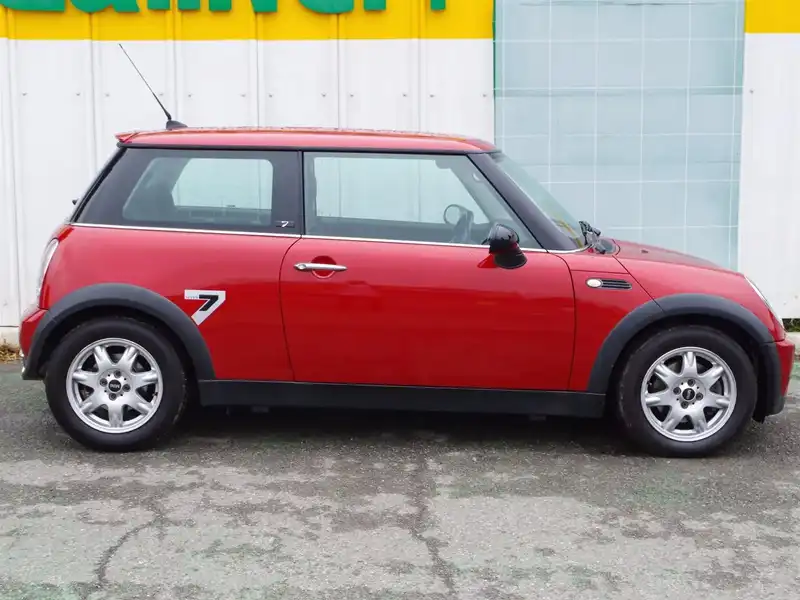 カタログ画像：ＭＩＮＩ（MINI） ワン セブン 2006年2月 GH-RA16 1600cc ソーラー・レッド（メタリック）orチリ・レッド（ソリッド） 燃費14.0km / l  外装