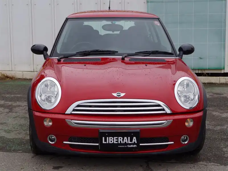 カタログ画像：ＭＩＮＩ（MINI） ワン セブン 2006年2月 GH-RA16 1600cc ソーラー・レッド（メタリック）orチリ・レッド（ソリッド） 燃費14.0km / l  フロント
