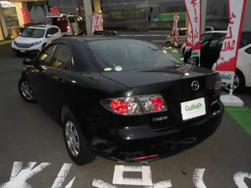 カタログ画像：アテンザセダン（ATENZA SEDAN） ２０Ｃ 2002年5月 LA-GGEP 2000cc ブラックマイカ 燃費13.0km / l  バック