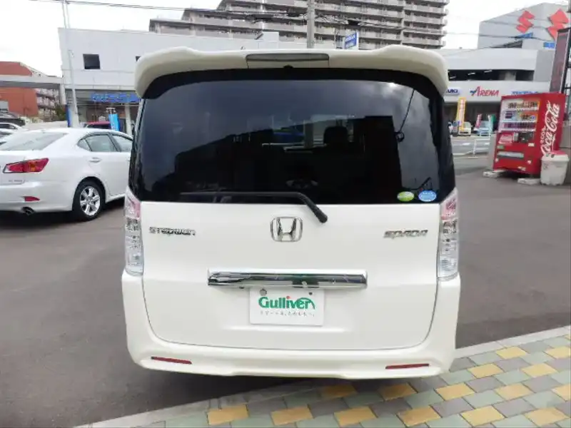 カタログ画像：ステップワゴンスパーダ（STEPWAGON SPADA） Ｚ 2011年8月 DBA-RK5 2000cc プレミアムホワイト・パール 燃費13.2km / l バック