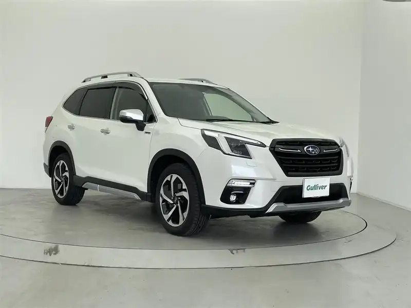 カタログ画像：フォレスター（FORESTER） ツーリング 2023年8月 5AA-SKE 2000cc クリスタルホワイト・パール 燃費14.0km / l メイン（その他）