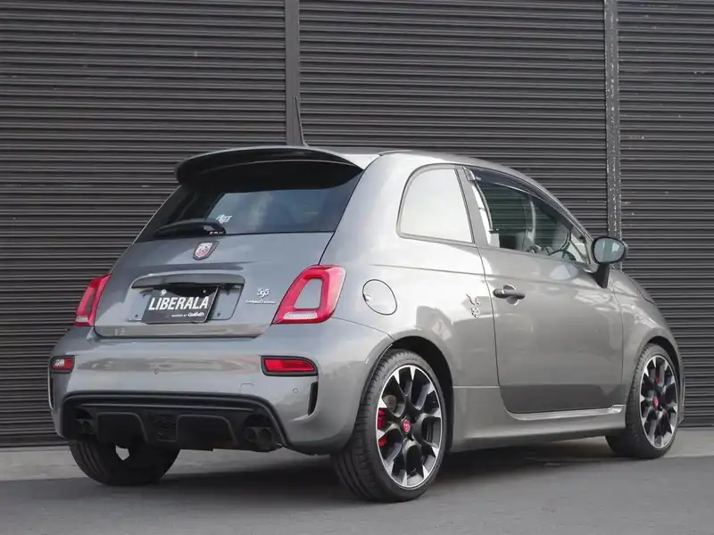 カタログ画像：アバルト５９５（ABARTH 595） コンペティツィオーネ 2019年6月 ABA-31214T 1400cc グリジオレコード 燃費13.4km / l バック