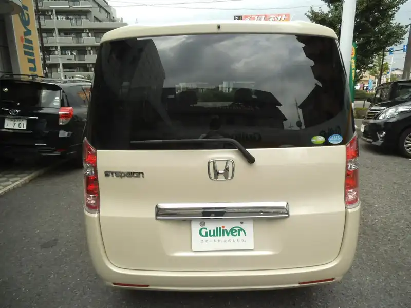 10071287 | カタログ画像：ステップワゴン（STEPWAGON） Ｌ 2011年8月 DBA-RK2 2000cc プレミアムヒダマリアイボリー・パール バック