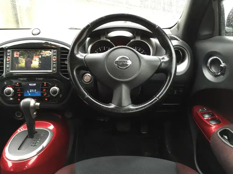 カタログ画像：ジューク（JUKE） １５ＲＸ 2010年6月 DBA-YF15 1500cc ラディアントレッド（ＰＭ） 燃費17.2km / l 内装