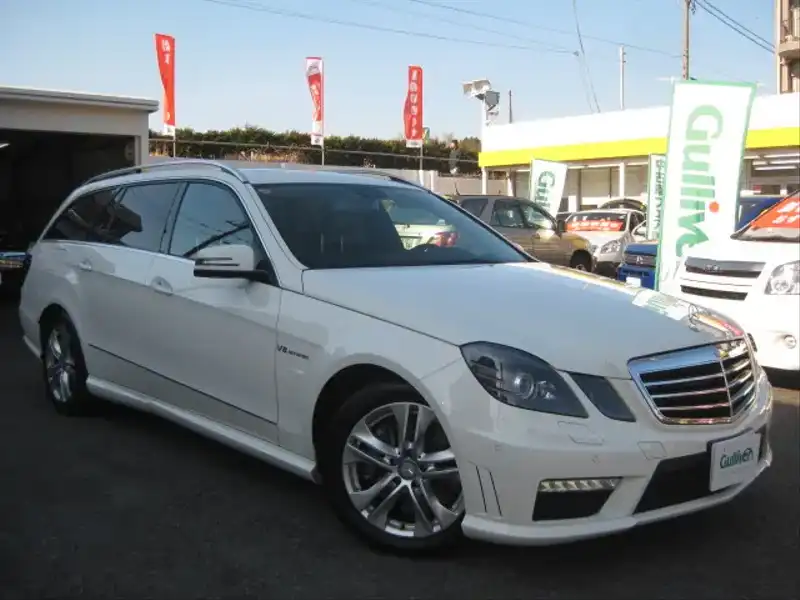 カタログ画像：Ｅクラスステーションワゴン（E-CLASS STATIONWAGON） Ｅ５５０ ステーションワゴン アバンギャルド 2010年8月 CBA-212272 5500cc カルサイトホワイト（Ｓ） 燃費7.4km / l  メイン