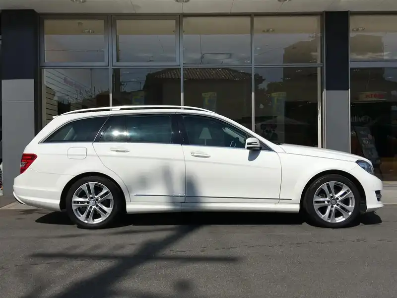 カタログ画像：Ｃクラスステーションワゴン（C-CLASS STATIONWAGON） Ｃ１８０ ステーションワゴン アバンギャルド 2013年8月 DBA-204249 1800cc ダイヤモンドホワイト（Ｍ） 燃費13.2km / l 外装