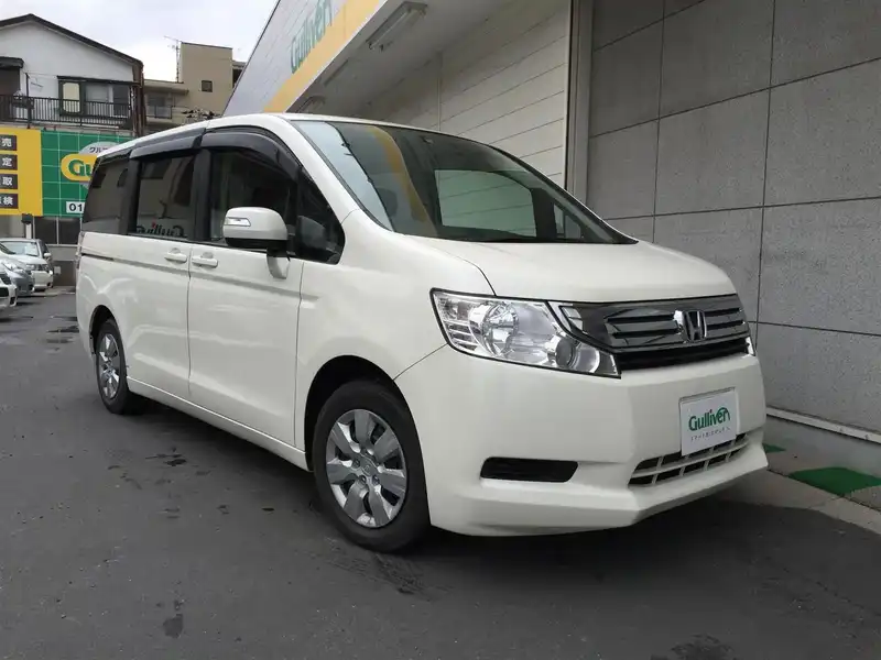 カタログ画像：ステップワゴン（STEPWAGON） Ｇ 2009年10月 DBA-RK2 2000cc プレミアムホワイト・パール 燃費12.6km / l  メイン（その他）