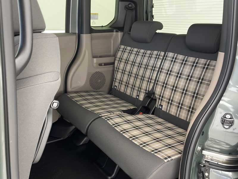 カタログ画像：Ｎ－ＢＯＸジョイ（N-BOX JOY） ベースグレード（２トーン） 2024年9月 6BA-JF6 660cc 燃費19.3km / l バック