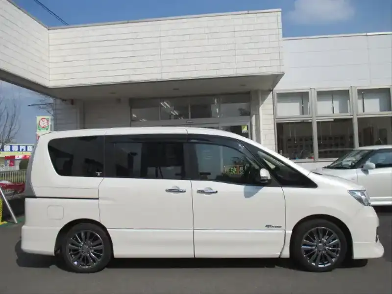 カタログ画像：セレナ（SERENA） ライダー パフォーマンス スペック ブラックライン Ｓ－ハイブリッド 2012年8月 DAA-HC26 2000cc ブリリアントホワイトパール（３Ｐ） 燃費15.2km / l 外装