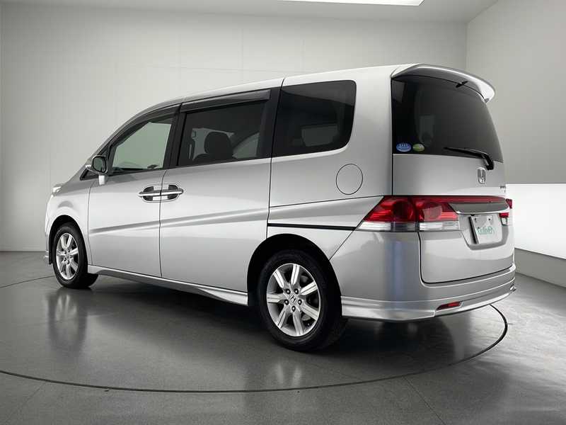 カタログ画像：ステップワゴン（STEPWAGON） Ｂ 2007年11月 DBA-RG2 2000cc アラバスターシルバー・メタリック 燃費11.6km / l  外装