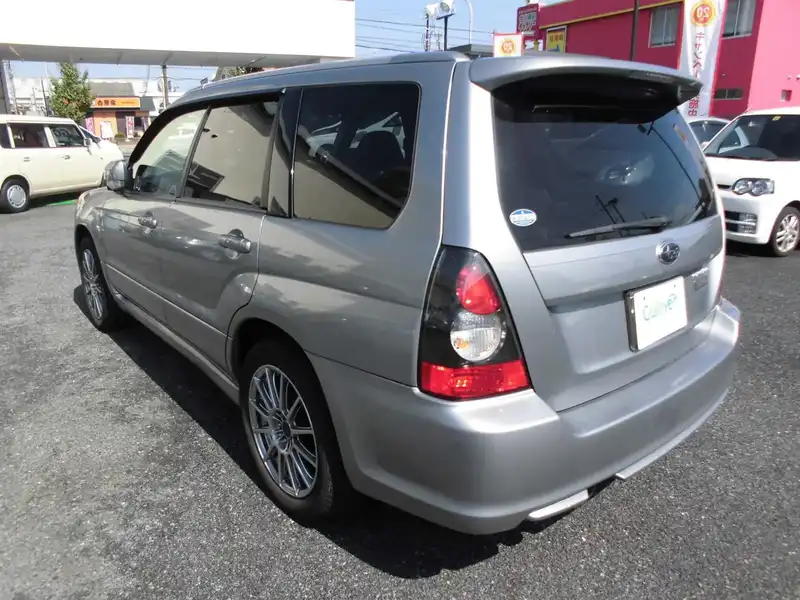 カタログ画像：フォレスター（FORESTER） クロススポーツ２．０Ｔ スポーツ 2007年1月 TA-SG5 2000cc スティールシルバー・メタリック 燃費12.2km / l  バック