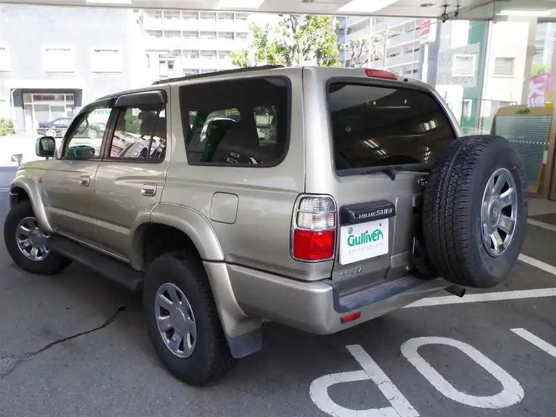 カタログ画像：ハイラックスサーフ（HILUX SURF） ＳＳＲ－Ｖ 2000年7月 GF-RZN180W 2700cc シャンパンマイカメタリック 燃費9.1km / l  バック