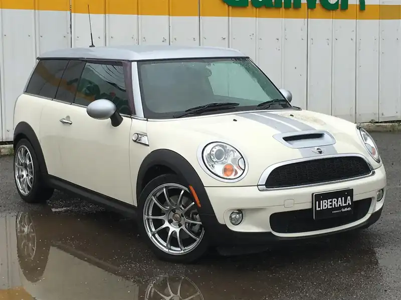 カタログ画像：ＭＩＮＩ（MINI） クーパーＳ クラブマン 2009年5月 ABA-MM16 1600cc ペッパー・ホワイト（ソリッド） 燃費15.0km / l  メイン