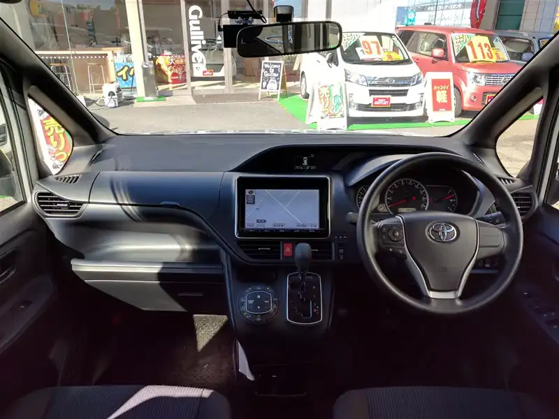 カタログ画像：ヴォクシー（VOXY） Ｘ サイドリフトアップシート装着車 2014年1月 DBA-ZRR80G 2000cc シルバーメタリック 燃費16.0km / l 内装